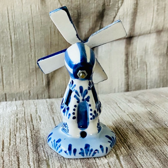 Blue and White Porcelain Holland Windmill with turning vanes, Handmade - Picture 3 of 6